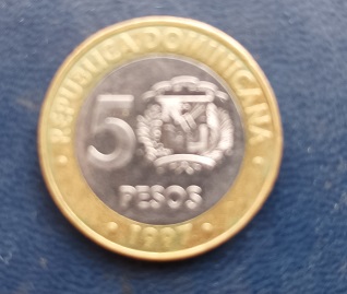 Moeda de 5 Pesos da República Dominicana.