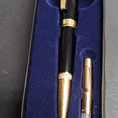 Caneta em ouro Hachette