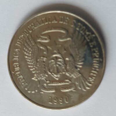 Moeda de 50 dobras de S. Tomé e Príncipe.