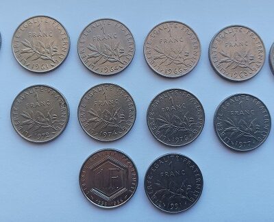 Moedas de 1 franco da república francesa.