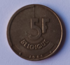 Moeda de 5 francos belgas de 1986.